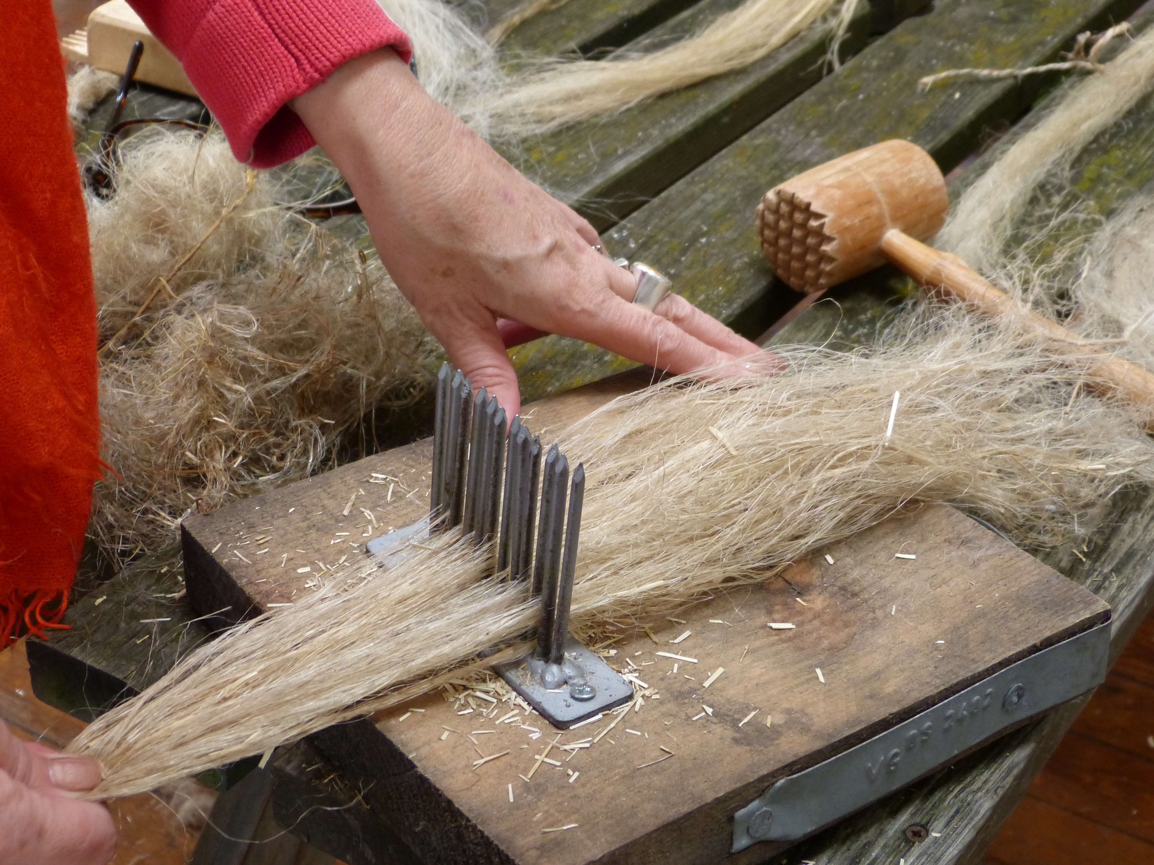 Инструменты для шерсти. Приспособления для обработки льна. Чесалка для льна. Приспособления для обработки льна в старину. Чесание льна.